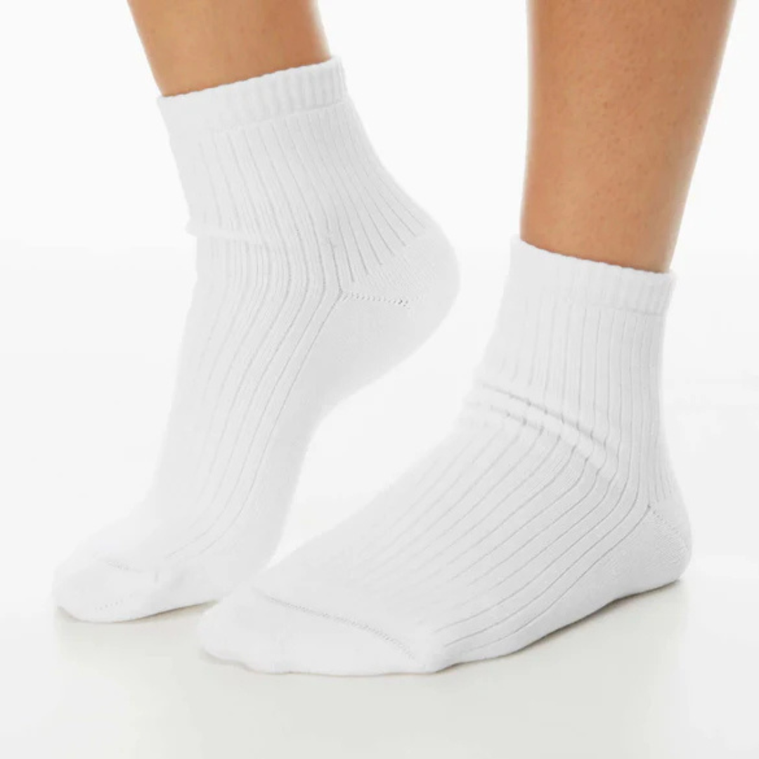 PLAIN WHITE HALF ANKLE SOCKS (UNISEX)