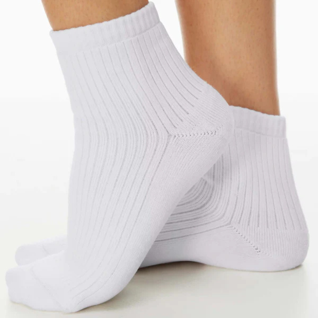 PLAIN WHITE HALF ANKLE SOCKS (UNISEX)